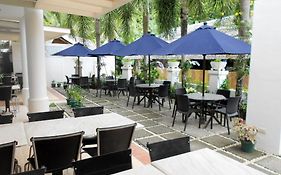 One Crescent Place Hotel
